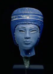 Falsk kongehoved, oprindeligt anset for at være Tutankhamon (presset glas) (se også 93797)